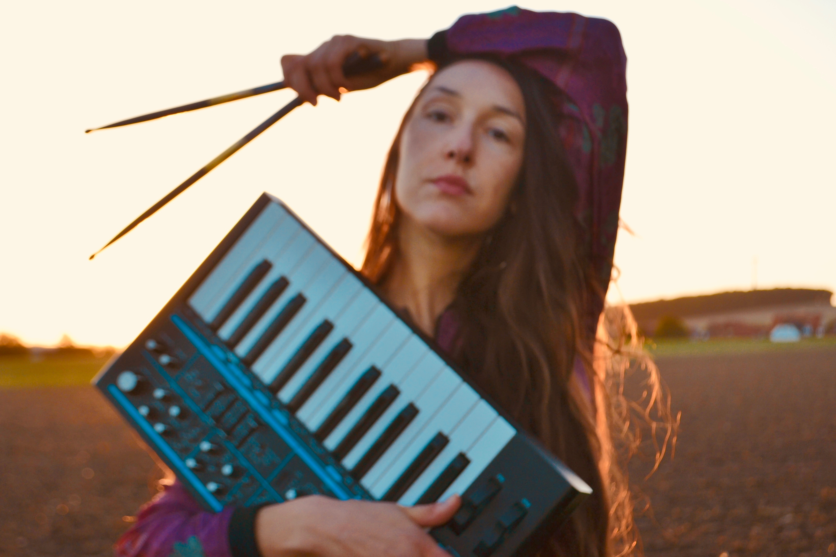 AEDLA_Fav_mit_Instrument