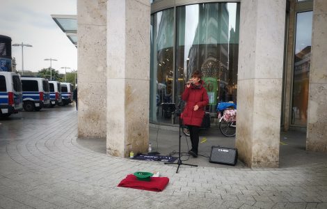 Rike Mey ist Straßenmusikerin.